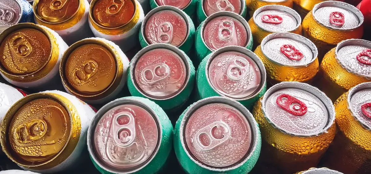 Il boom dei cocktail in lattina in America: praticità e innovazione nel mercato delle bevande RTD per i Millennials.