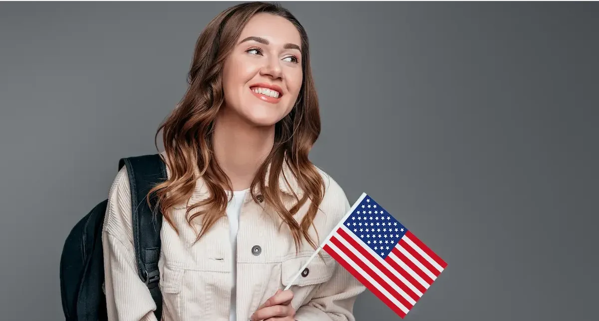 Ritratto professionale di una giovane studentessa che rappresenta i visti F-1 e lo studio negli USA