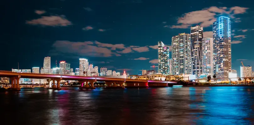 Servizi ExportUSA per apertura LLC o Corporation in Florida: vantaggi fiscali, rappresentanza commerciale a Miami e consulenza per investimenti immobiliari.