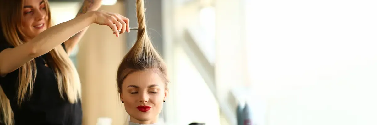 Guida per hairstylist: come avviare un salone, scegliere la location e massimizzare i profitti nel mercato americano.