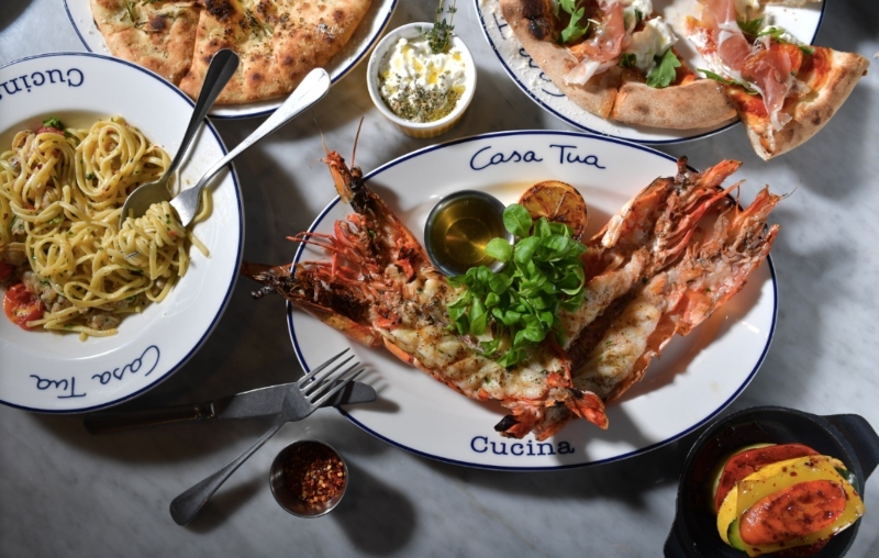 Dieci stazione gastronomiche per la food hall italiana Casa Tua Cucina Casa Tua Cucina la food hall di successo a Miami Florida